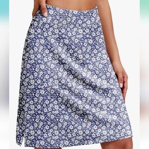 COOrun 20" Knee Length Athletic Skort, Navy White Floral, Medium, NWT